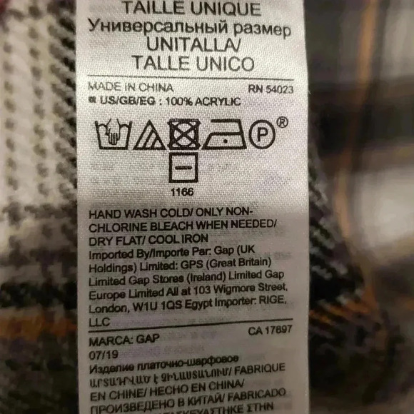 GAP Plaid Scarf - Picture 3 of 4